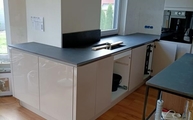 Küchenzeile mit Kelya Dekton Arbeitsplatten
