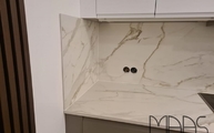 Morpheus Dekton Rückwand mit Steckdosenbohrungen