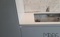 Arctic White Neolith Arbeitsplatte mit 3 cm Gehrungsschürze
