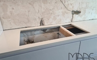 Ausschnitt in der Arctic White Neolith Arbeitsplatte