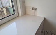 Ausklinkung in der Arctic White Neolith Arbeitsplatte