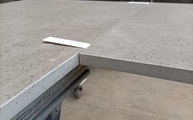 Produktion - 2 cm dicke Dekton Arbeitsplatten Keon