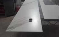 Produktion - Opera Dekton Rückwand mit Steckdosenbohrungen