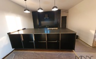 Küche in Siegen mit Assoluto Black Extra Granit Arbeitsplatten und Rückwand