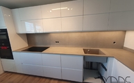 Küche in Sindelfingen mit Ash Concrete Level Keramik Arbeitsplatten und Rückwänden