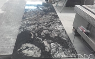 Produktion - Geaderte Black Cosmic Granit Arbeitsplatten