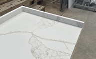 Produktion - Dream Calacatta Oro Dream Quarzagglo Arbeitsplatte mit Wischleisten