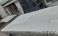 Produktion - Ausschnitte in der Moon White Porcelanosa Arbeitsplatte