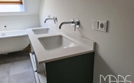 Badezimmer mit Moon White Porcelanosa Waschtischplatte
