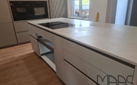 Montage der Argentium Dekton Arbeitsplatte in St.Pölten