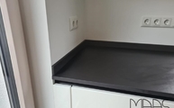 Sirius Dekton Arbeitsplatte und Wischleisten auf der Küchenzeile montiert
