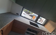 Montage der VK03 Grigio Dekton Arbeitsplatten in Starnberg