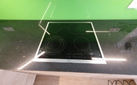 Ceranfeld in der Negro Stellar Silestone Arbeitsplatte