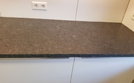 Granit Steel Grey mit satinierter Oberfläche und 3,0 cm Stärke