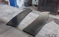 Produktion - Granit Podest und Treppen Devil Black mit River Finish Oberfläche