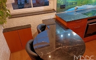 Granit Tischplatte Porto Branco Scuro in Notenform