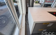 Montage in Übach-Palenberg der Neural Dekton Arbeitsplatte und Seitenwange