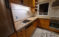 Küche in Überlingen mit Ivory Brown Granit Arbeitsplatten