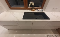 Entzo Dekton Arbeitsplatte mit schwarzer Spüle