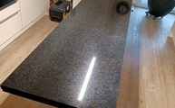 Kücheninsel mit Aracruz Black Granit Arbeitsplatte