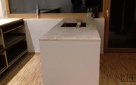 Montage der Marmor Arbeitsplatten Jura Gelb