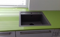 Spüle in der Verde Fun Silestone Arbeitsplatte