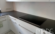 Ceranfeld in der Marengo Silestone Arbeitsplatte