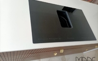 Ceranfeld in der 2141 Snow Caesarstone Arbeitsplatte