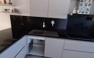 Küche in Wesseling mit Star Galaxy Granit Arbeitsplatten und Rückwände