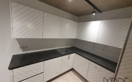 Küche in Wesseling mit Steel Grey Granit Arbeitsplatten