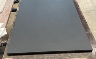 Produktion - Total Black Infinity Arbeitsplatte mit Ausschnitt