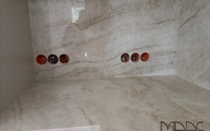 Küche in Wien mit Taj Mahal Granit Arbeitsplatten und Rückwänden