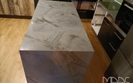 Wassabi Granit Arbeitsplatte und Seitenwange auf der Kücheninsel montiert