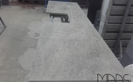 Produktion - Astoria Ivory Granit Arbeitsplatte mit Ausklinkung