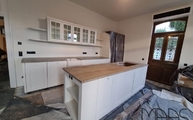 Landhausküche mit Granit Arbeitsplatten Astoria Ivory
