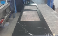 Produktion - Ausschnitte in der Elegant Black Marazzi Arbeitsplatte