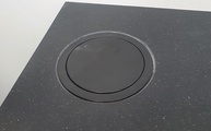 Silestone Arbeitsplatte Negro Tebas mit runden, flächenbündigen Ausschnitt