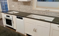 Montage der Atlantik Black Granit Arbeitsplatte 