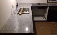 IKEA Küche mit Granit Arbeitsplatten Viscont White