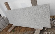 Lieferung in Wolfsburg der Padang Cristallo TG 34 Granit Podestplatte
