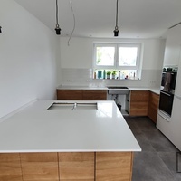 Elsdorf IKEA Küche mit Adak White Quarz Arbeitsplatten