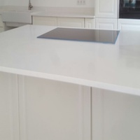 Köln Frosty Carina Caesarstone Arbeitsplatten und Sockelleisten